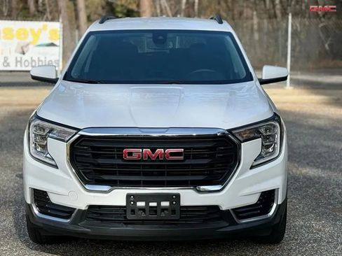 Used 2023 GMC Terrain SLE w/ Driver Convenience Package image 3