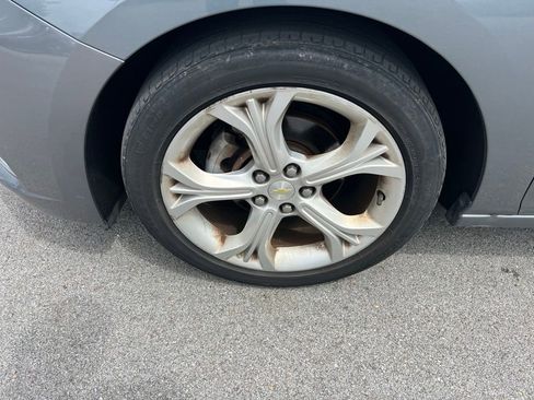 Used 2019 Chevrolet Cruze Premier FWD image 12