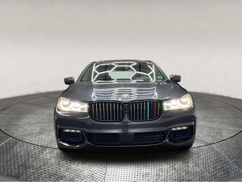 Used 2017 BMW 750i image 3