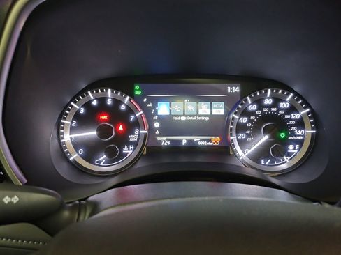 Used 2024 Toyota Highlander XLE FWD image 26
