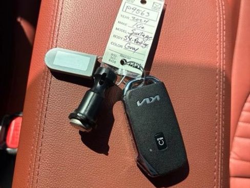 Used 2024 Kia Sportage SX FWD image 6