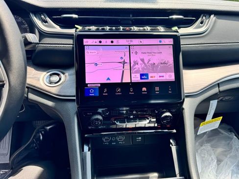 New 2025 Jeep Grand Cherokee Limited w/ Black Appearance Package image 14