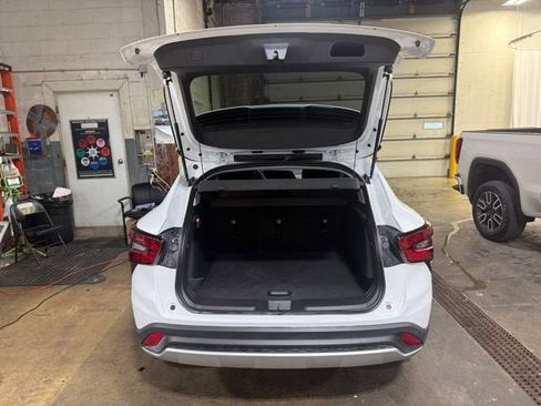 New 2026 Chevrolet Trax LT w/ LT Convenience Package FWD image 23