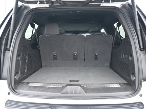 Used 2023 Chevrolet Suburban High Country image 35