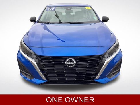 Used 2025 Nissan Altima 2.5 SV FWD image 3