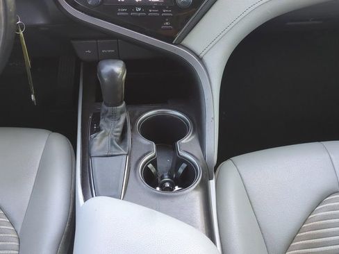 Used 2021 Toyota Camry SE FWD image 17