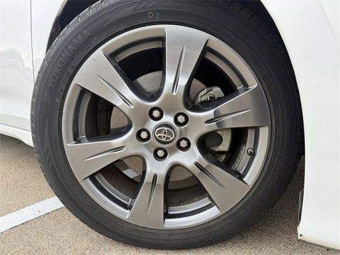 Used 2018 Toyota Sienna SE image 10