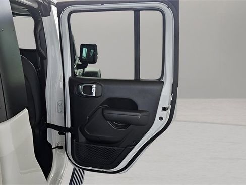 Used 2024 Jeep Gladiator Rubicon image 21