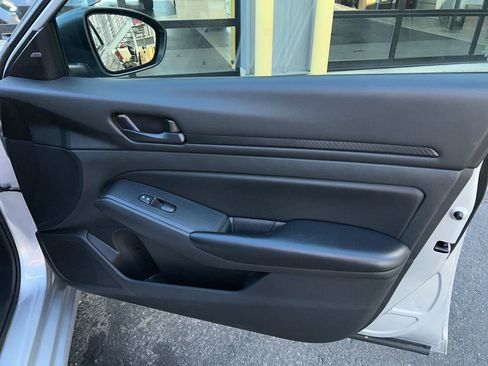 Used 2024 Nissan Altima 2.5 S FWD image 32