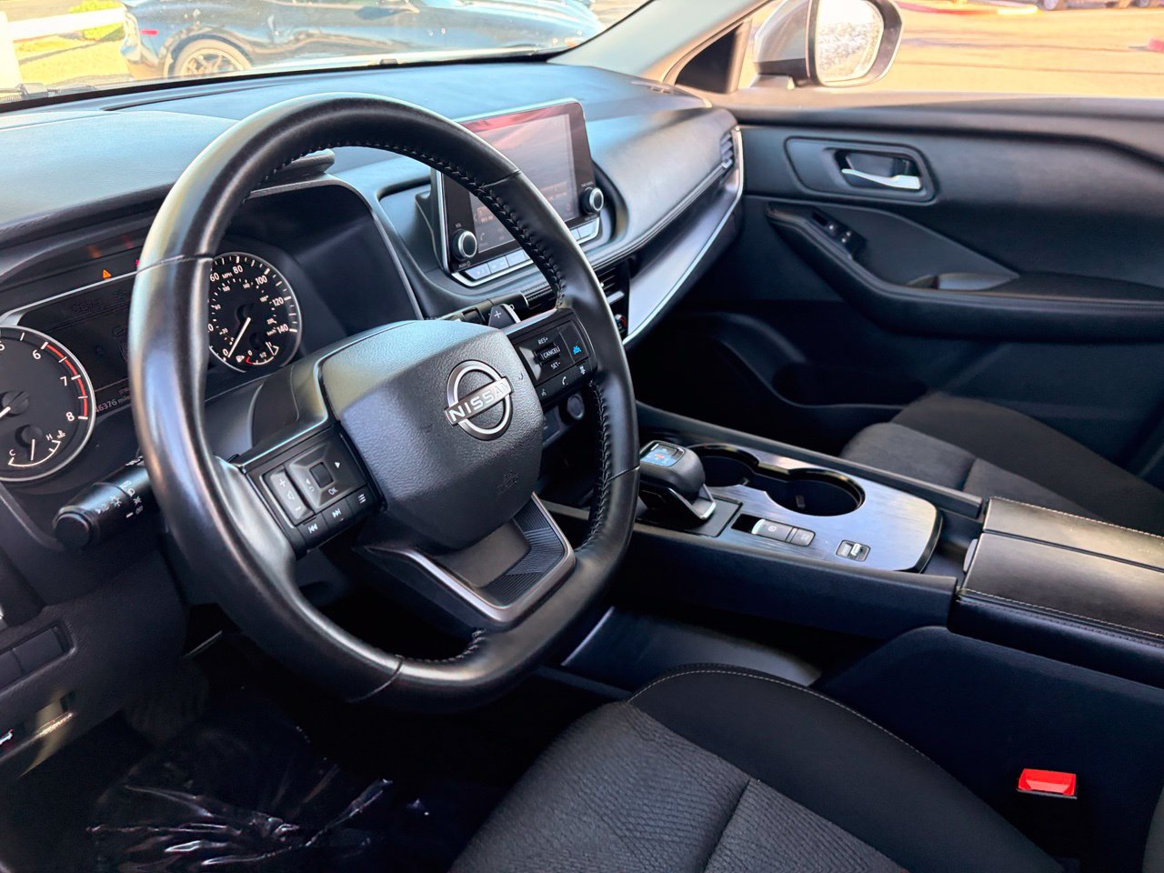 Certified 2025 Nissan Rogue SV FWD image 18