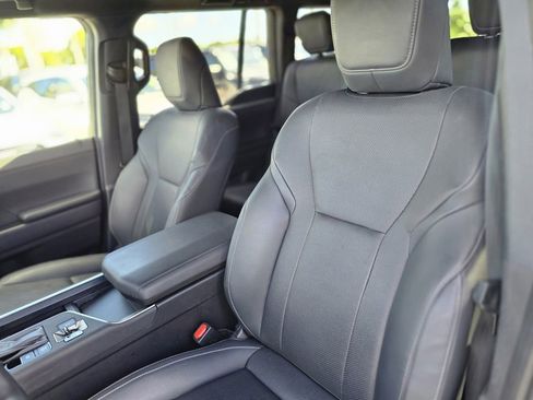 Used 2024 Lexus GX 550 w/ Accessory Package (31) AWD/4WD image 24