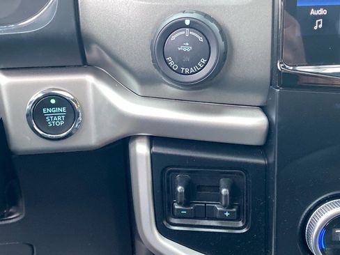 Used 2024 Ford Expedition XLT image 18