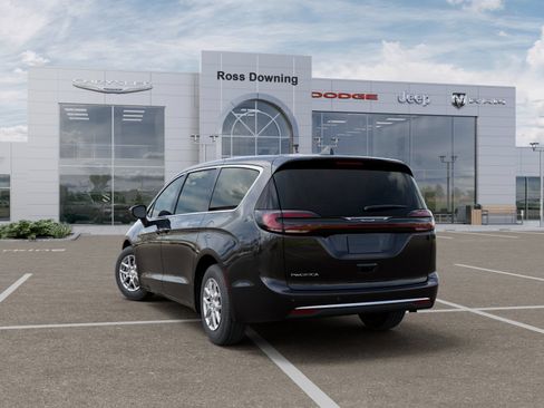 New 2027 Chrysler Pacifica Select FWD image 3