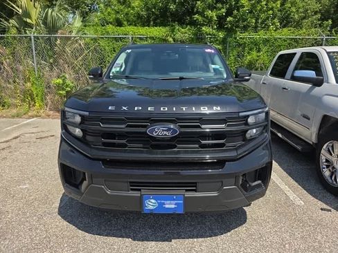 Used 2025 Ford Expedition Max Active AWD/4WD image 4