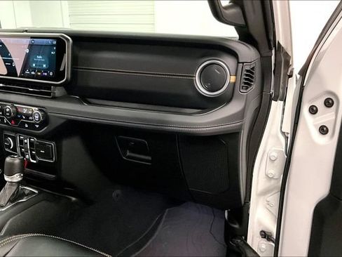 Used 2025 Jeep Gladiator Sport AWD/4WD image 19