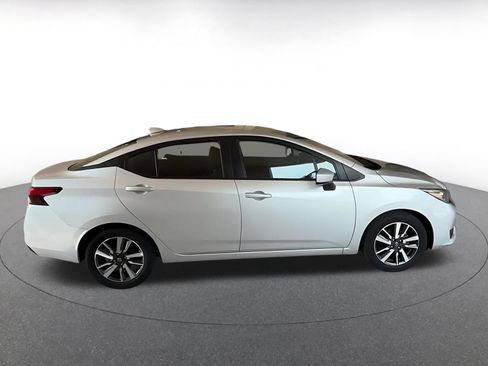 Used 2025 Nissan Versa SV FWD image 16