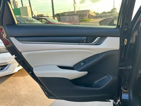 Used 2018 Honda Accord LX image 19