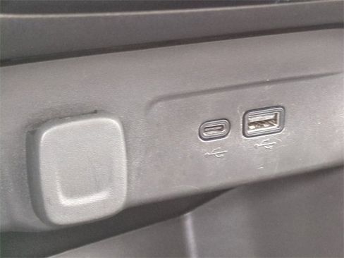 Certified 2025 Chevrolet Trax LT image 24