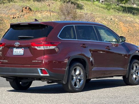 Used 2019 Toyota Highlander Limited Platinum AWD/4WD image 4