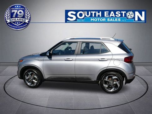 Used 2023 Hyundai Venue SEL FWD image 8