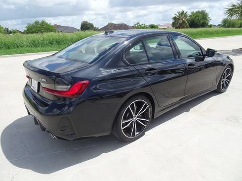 Used 2024 BMW 330i Sedan w/ M Sport Package RWD image 4
