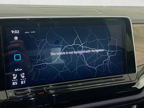 Used 2025 Volkswagen Atlas SE image 22