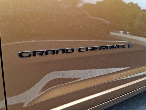 New 2026 Jeep Grand Cherokee Summit AWD/4WD image 19