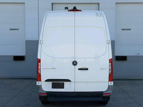 Used 2021 Mercedes-Benz Sprinter 2500 image 4