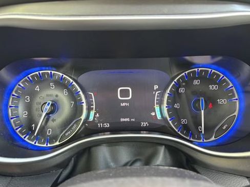 Used 2024 Chrysler Pacifica Touring-L FWD image 13