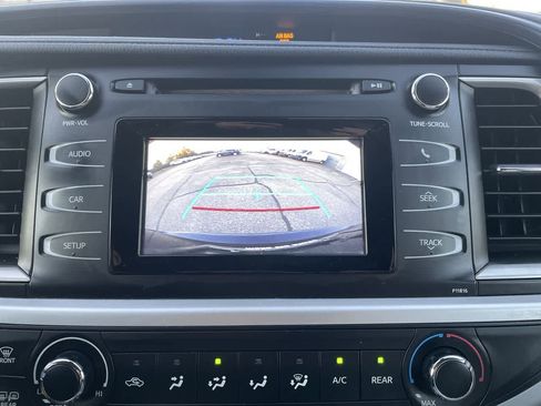 Used 2019 Toyota Highlander LE image 24
