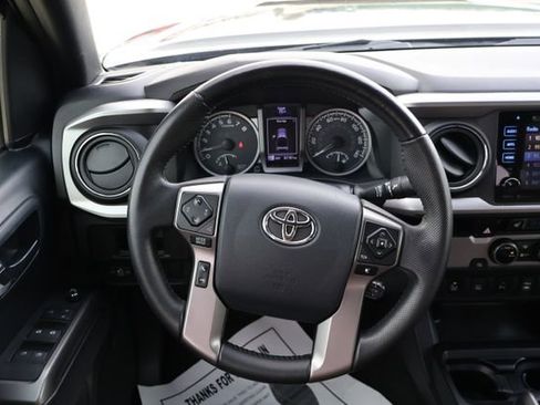Used 2016 Toyota Tacoma Limited w/ Towing Package image 12