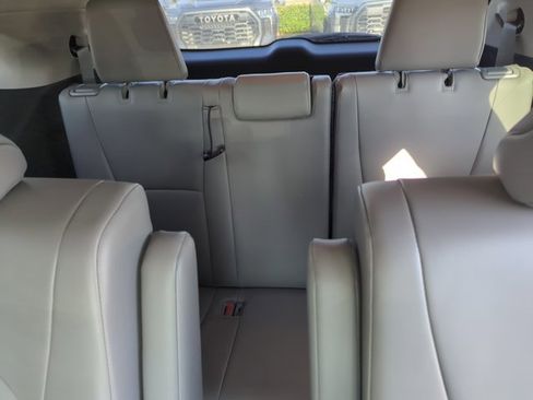 Used 2023 Toyota Highlander XLE image 24
