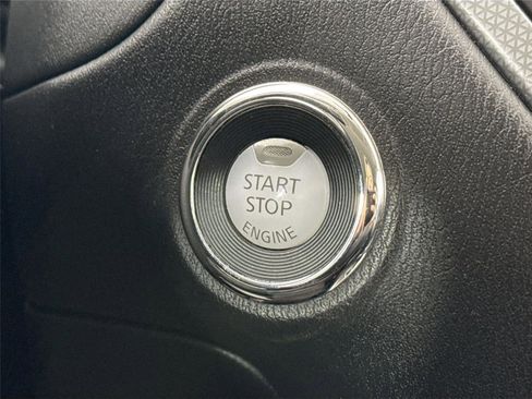 Used 2019 Nissan Pathfinder SL image 22