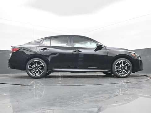 Certified 2025 Nissan Sentra SR FWD image 28