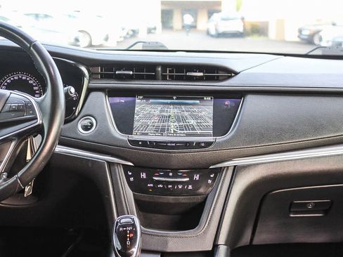Used 2019 Cadillac XT5 Premium Luxury image 16