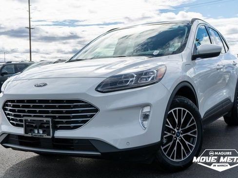 Used 2022 Ford Escape Titanium w/ Class II Trailer Tow Package image 1