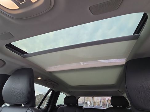 Certified 2025 Volvo V60 B5 Cross Country Plus image 32