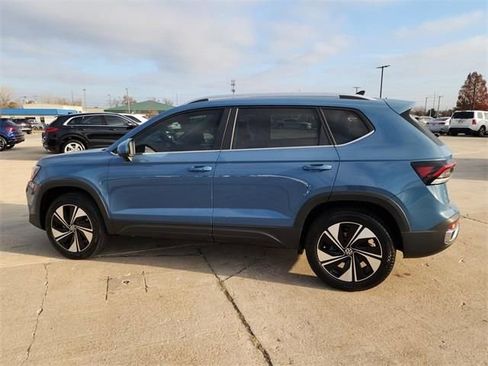 New 2026 Volkswagen Taos SE image 7