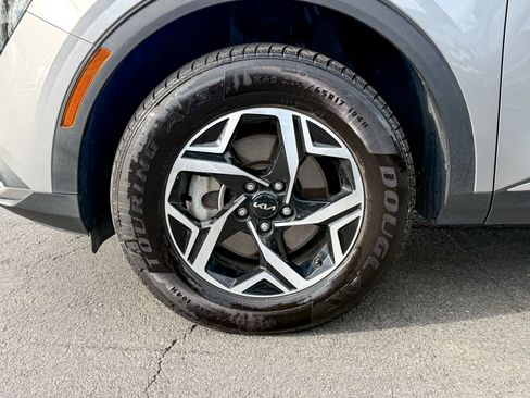 Used 2023 Kia Sportage LX image 11