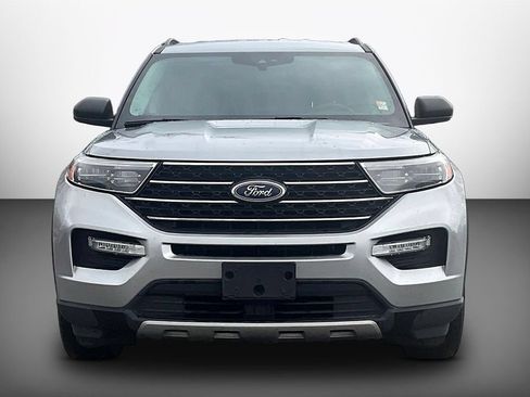 Used 2024 Ford Explorer XLT w/ Equipment Group 202A AWD/4WD image 2