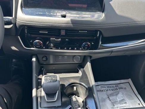 Used 2025 Nissan Rogue SL w/ Tech Package AWD/4WD image 16
