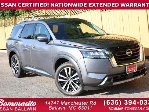 Certified 2025 Nissan Pathfinder Platinum FWD image 1