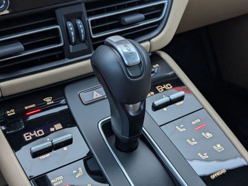 Certified 2025 Porsche Macan image 20