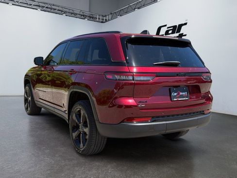 Used 2023 Jeep Grand Cherokee Limited w/ Black Appearance Package AWD/4WD image 5