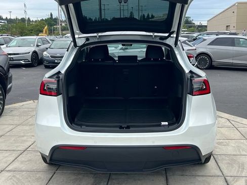 Used 2021 Tesla Model Y Long Range AWD/4WD image 12