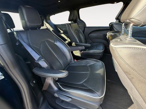 Used 2019 Chrysler Pacifica Limited w/ Advanced Safetytec Group image 18