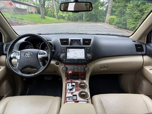 Used 2012 Toyota Highlander Limited w/ Tow Pkg AWD/4WD image 13