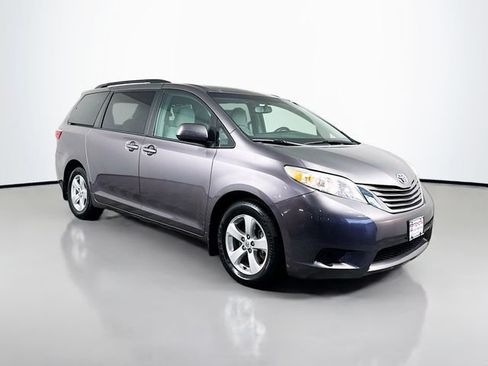 Certified 2017 Toyota Sienna LE FWD image 10