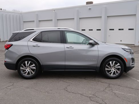 Used 2023 Chevrolet Equinox Premier image 11