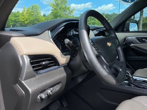 Used 2023 Chevrolet Traverse LT FWD image 27